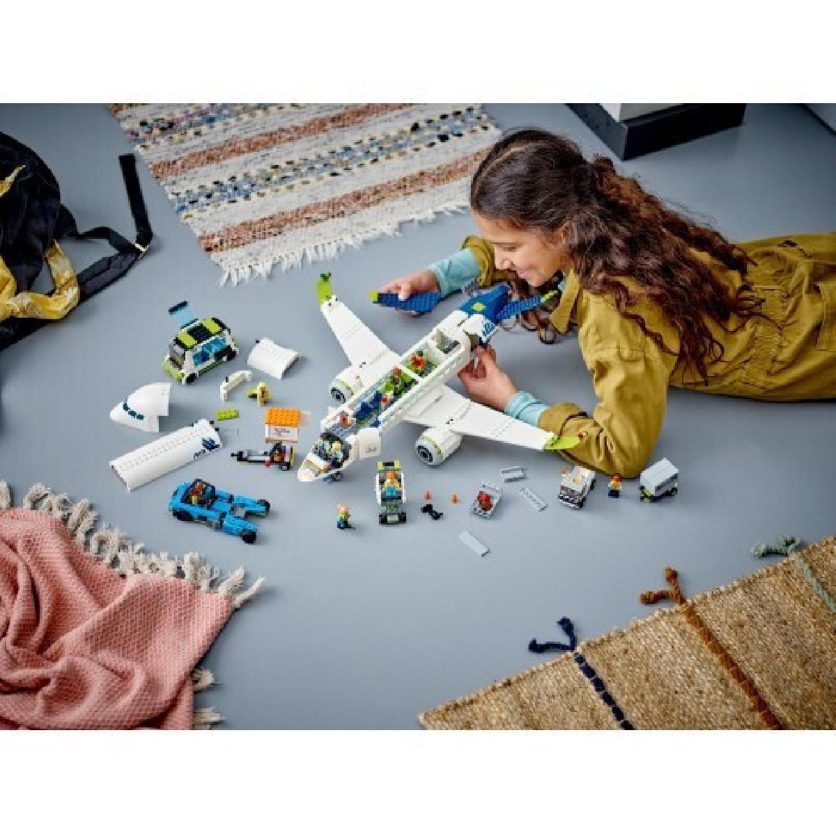 LEGO® City Passenger Airplane (60367) LEGO® City Passenger Airplane (60367)