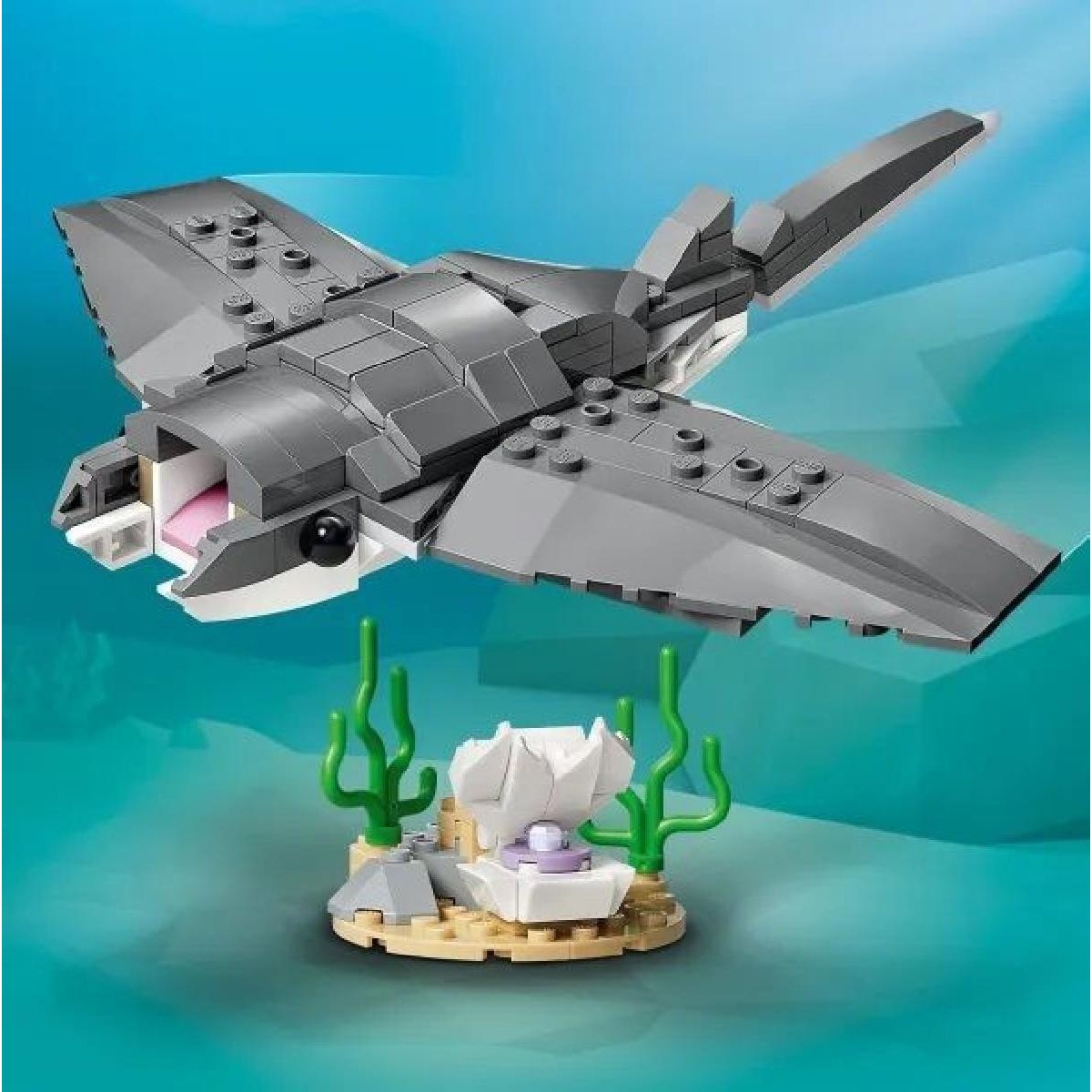 LEGO® Creator 3in1 Fierce Shark With A Treasure Chest (31381)