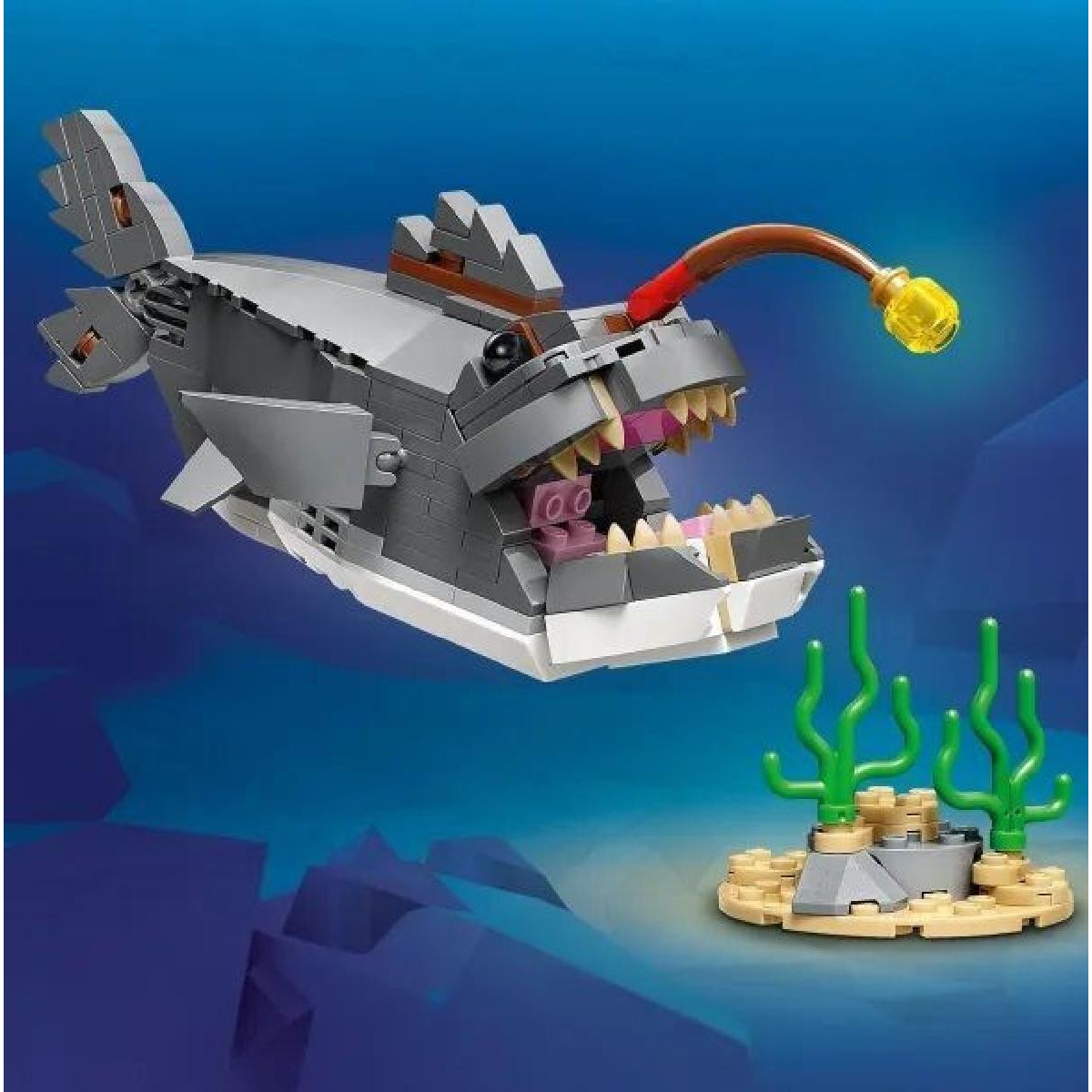 LEGO® Creator 3in1 Fierce Shark With A Treasure Chest (31381)