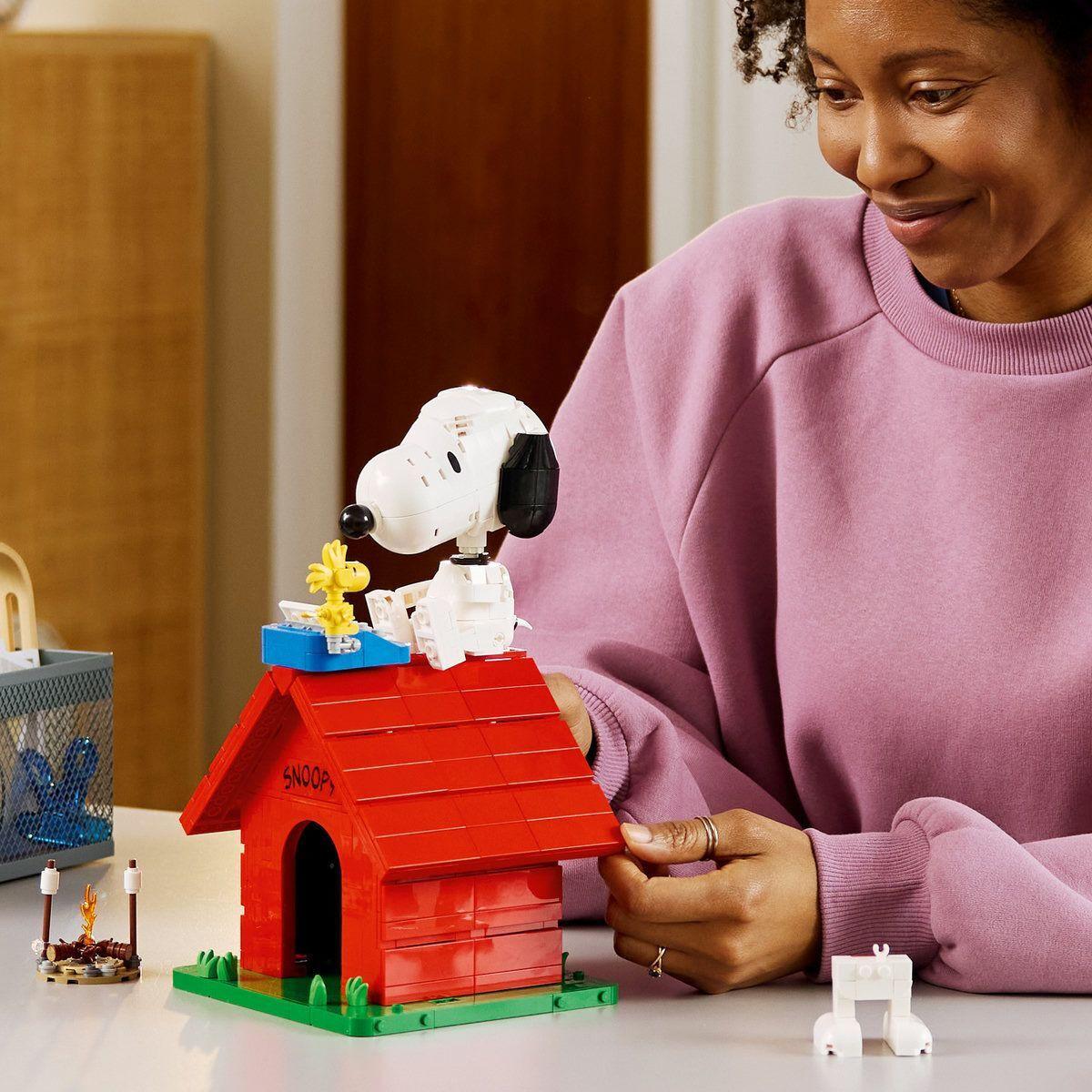 LEGO® Ideas Peanuts: Snoopy's Doghouse (21368)