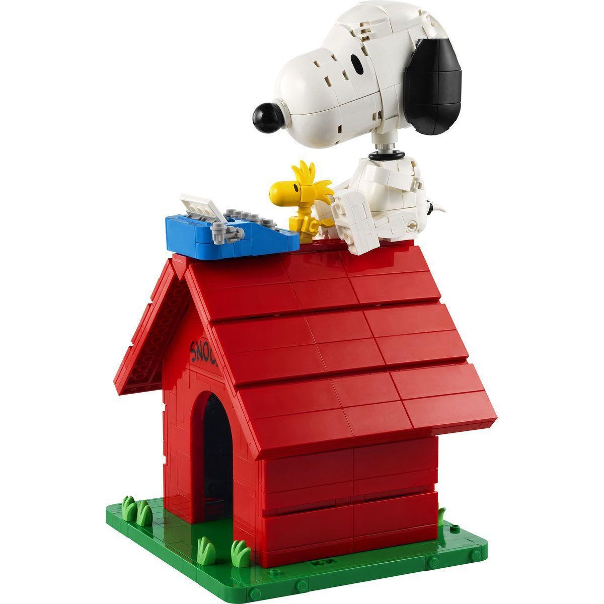 LEGO® Ideas Peanuts: Snoopy's Doghouse (21368)