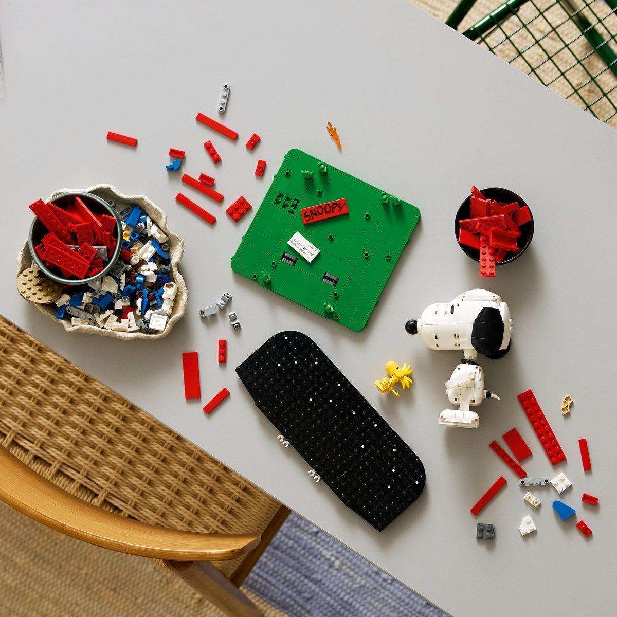LEGO® Ideas Peanuts: Snoopy's Doghouse (21368)