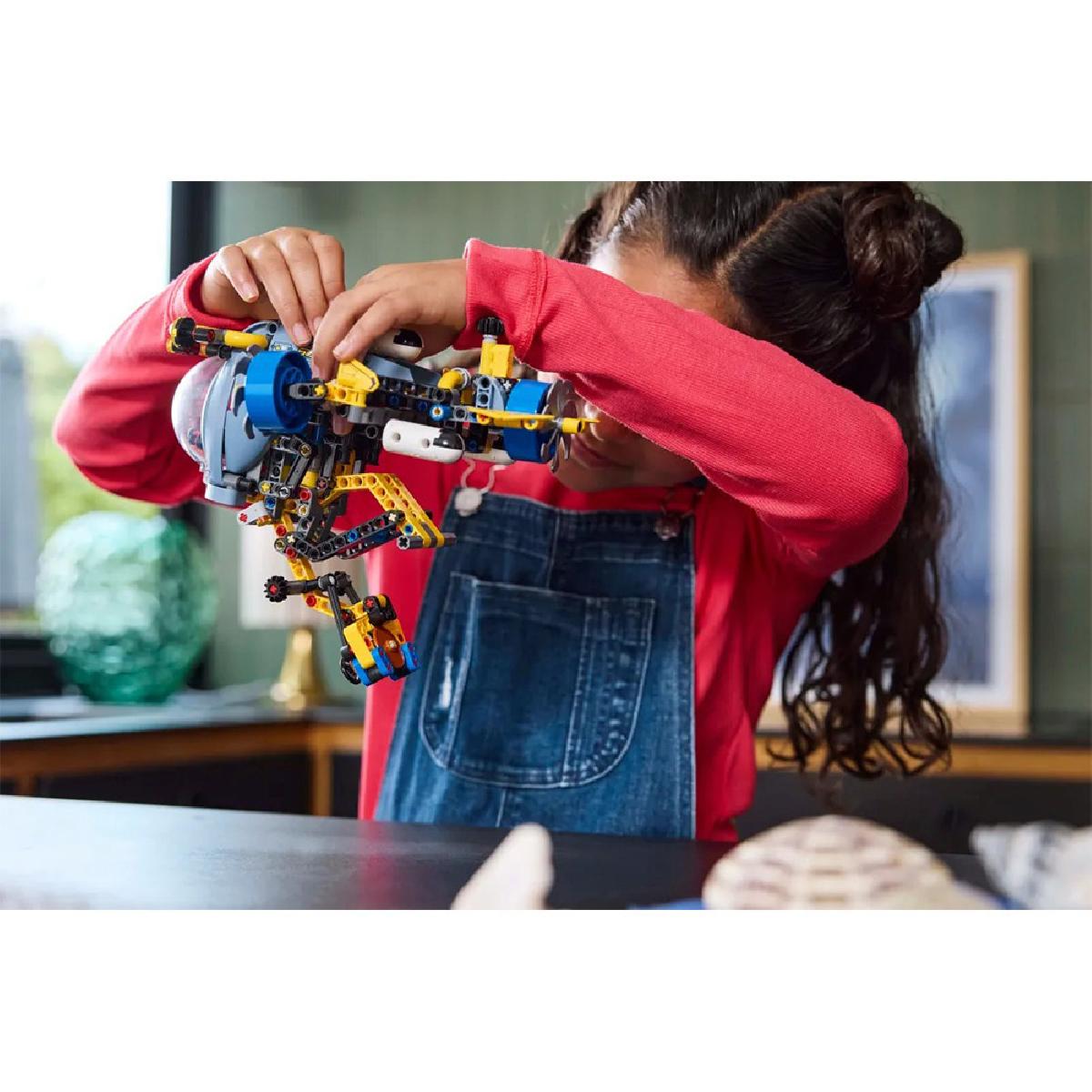 LEGO® Technic Deep-Sea Research Submarine (42201)